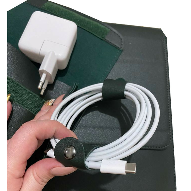 Etui Haiberd na Macbooka Pro 13/Macbooka Air 13 z podstawką