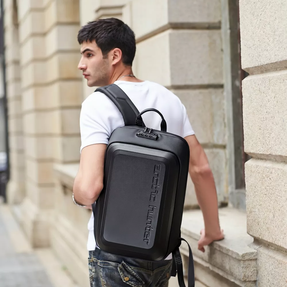 Antykradzieżowy plecak Arctic Hunter twarda skorupa na laptopa 15,6" B00451 z organizerem