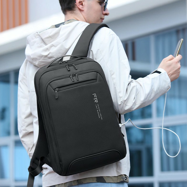 Antykradzieżowy plecak FRN na laptopa 17,3&quot; FRN7826 z USB