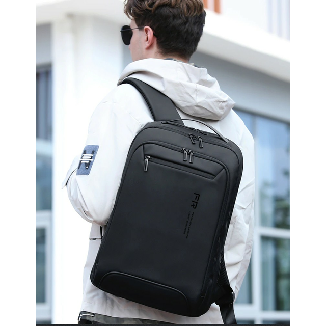 Antykradzieżowy plecak FRN na laptopa 17,3&quot; FRN7826 z USB