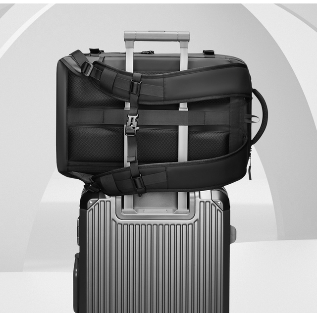 Plecak Outwalk na laptopa 17,3&quot; 7799 z USB bagaż podręczny
