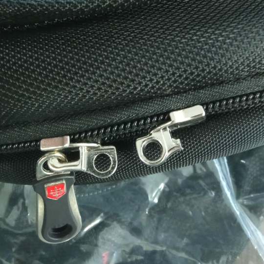 Plecak RuiBer na laptopa 17,3&quot; bardzo pojemny złącze USB OUTLET WADA